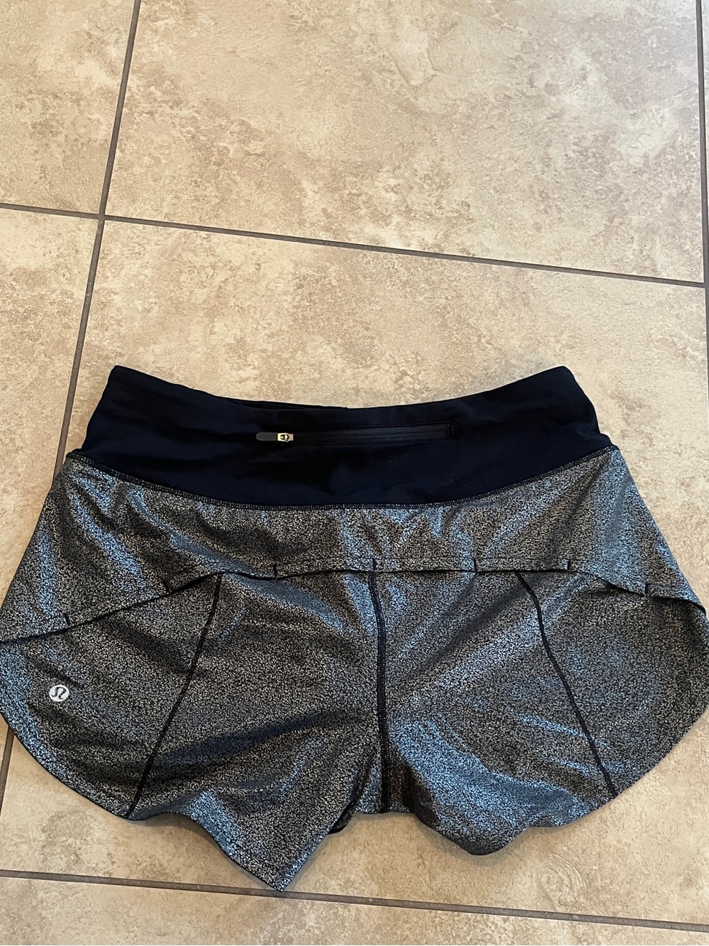 Lululemon speed up shorts foil black metalic silver grey 6
